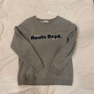 ROOTS gray crewneck